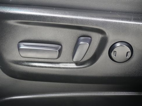 Used 2016 Toyota Sienna SE FWD image 18