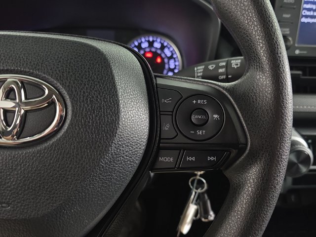 Used 2022 Toyota RAV4 LE AWD/4WD image 13