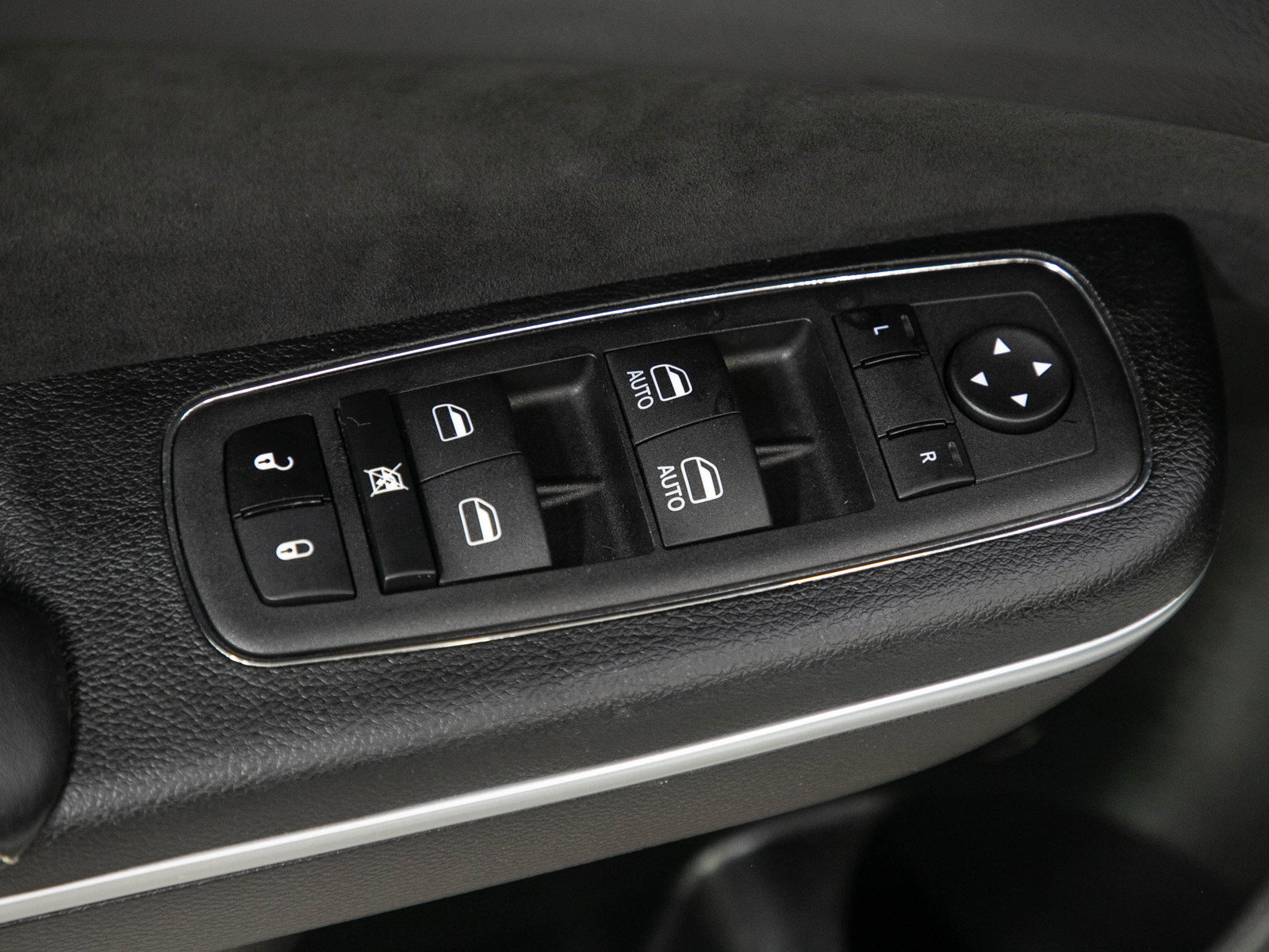 Used 2023 Chrysler 300 C RWD image 21
