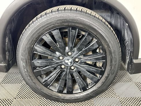 Used 2020 Mitsubishi Outlander LE image 31