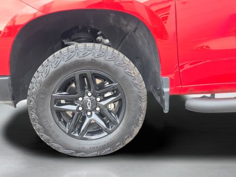 Used 2023 Chevrolet Silverado 1500 LT Trail Boss w/ LT Trail Boss Premium Package image 32