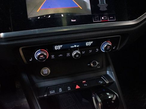 Used 2020 Audi Q3 2.0T Premium Plus w/ Premium Plus Package image 17