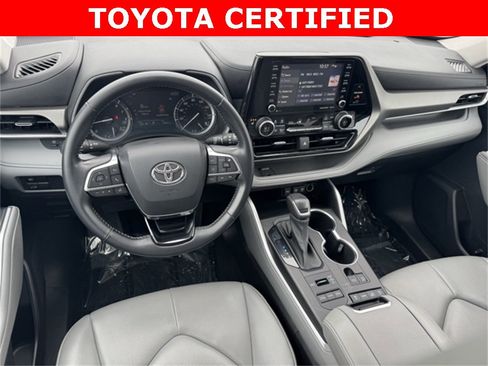 Certified 2021 Toyota Highlander XLE image 10