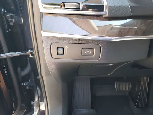 Used 2017 Volvo XC90 T5 Momentum w/ Vision Package image 29