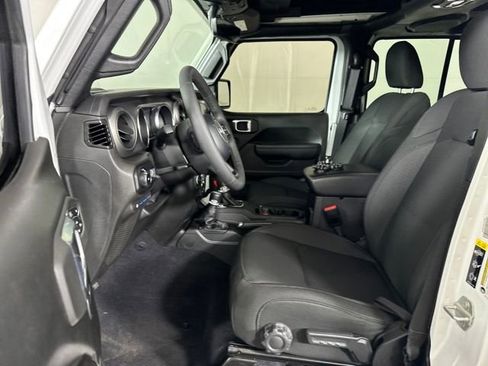 Used 2023 Jeep Wrangler Unlimited w/ Sun & Screen Package image 11