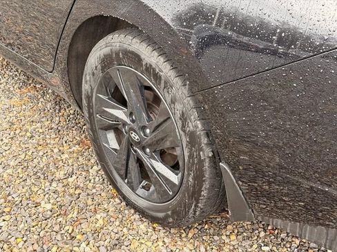 Used 2023 Hyundai Elantra SEL image 21