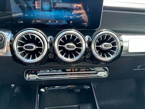 Used 2021 Mercedes-Benz GLB 250 image 16