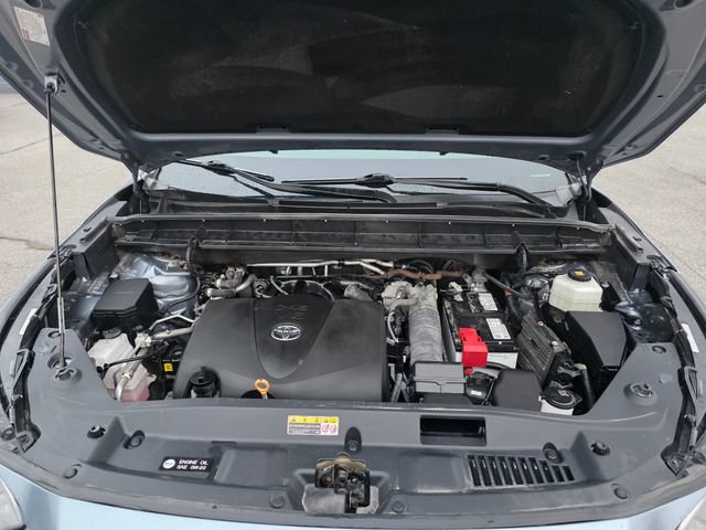 Used 2022 Toyota Highlander XLE AWD/4WD image 14