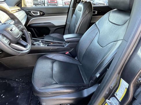 Used 2023 Jeep Compass Limited image 17