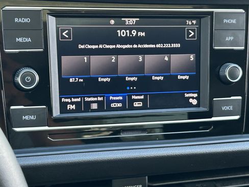 Used 2024 Volkswagen Jetta SE w/ Panoramic Sunroof Package FWD image 21
