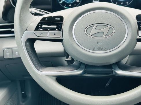 Used 2024 Hyundai Elantra SEL image 14