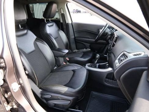Used 2018 Jeep Compass Latitude FWD image 25