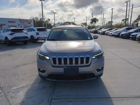 Used 2020 Jeep Cherokee Limited image 2