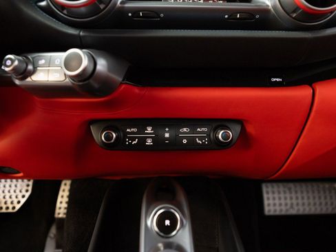 Used 2020 Ferrari 812 Superfast RWD image 76