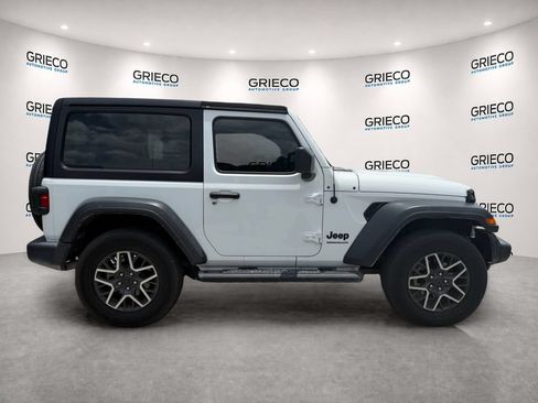 Used 2022 Jeep Wrangler Sport AWD/4WD image 8