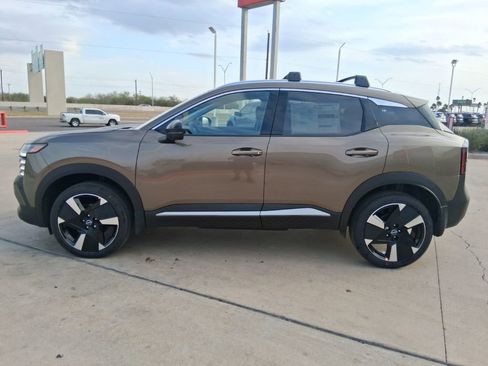 New 2026 Nissan Kicks SR w/ Cold Weather Package image 3