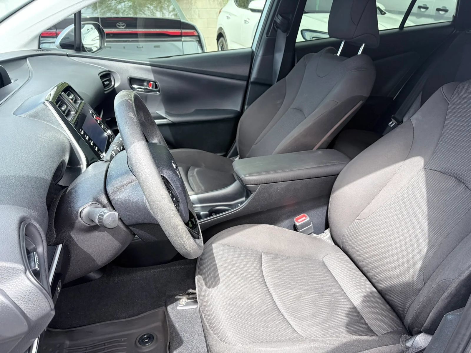 Used 2021 Toyota Prius L Eco FWD image 15