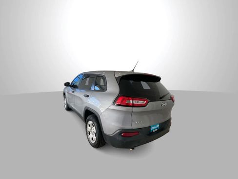 Used 2016 Jeep Cherokee Sport image 6