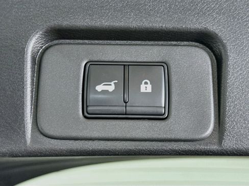 Used 2025 Nissan Rogue SV FWD image 29