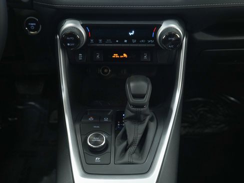 Used 2025 Toyota RAV4 XLE image 15