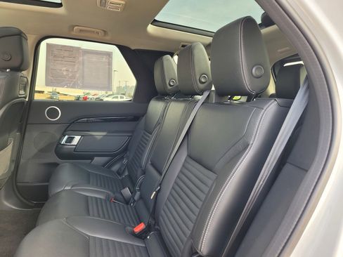 Used 2024 Land Rover Discovery S AWD/4WD image 13
