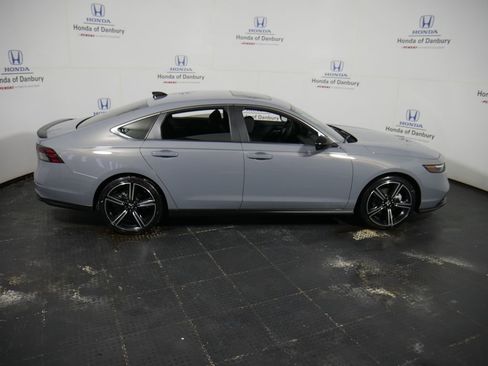Used 2023 Honda Accord Sport image 3