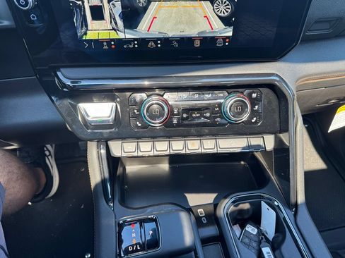 Used 2024 GMC Sierra 1500 AT4 w/ Technology Package AWD/4WD image 20