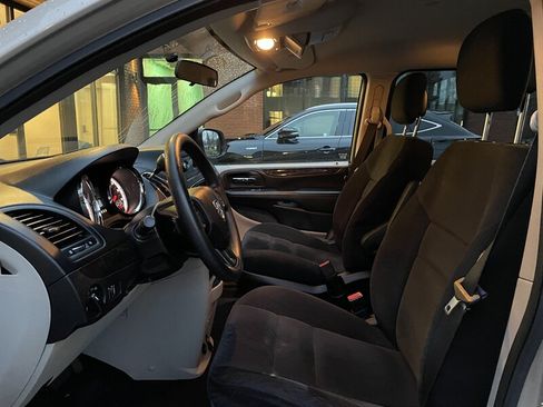 Used 2015 Dodge Grand Caravan SE w/ Quick Order Package 29E SE FWD image 9