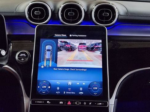 Used 2025 Mercedes-Benz GLC 300 4MATIC image 38