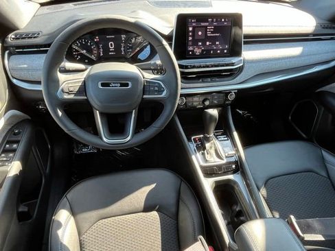 Used 2025 Jeep Compass Latitude AWD/4WD image 10
