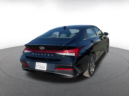 Used 2025 Hyundai Elantra SEL image 14