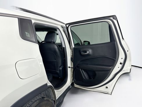 Used 2018 Jeep Compass Latitude w/ Popular Equipment Group image 28