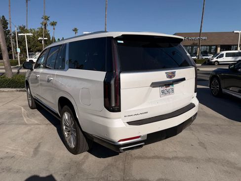 Used 2025 Cadillac Escalade ESV Premium Luxury AWD/4WD image 3