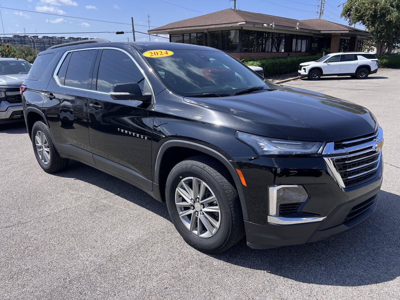 Used 2024 Chevrolet Traverse LT FWD image 36