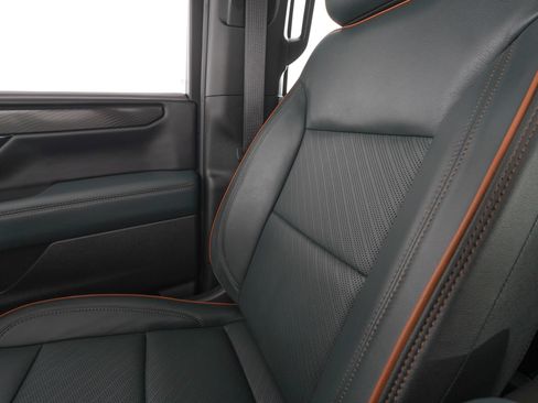 Used 2026 GMC Yukon XL AT4 w/ AT4 Premium Plus Package AWD/4WD image 30
