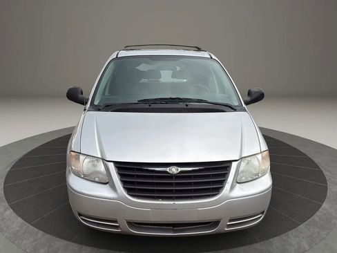 Used 2007 Chrysler Town & Country w/ Popular Equipment Group I image 14