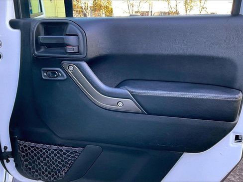 Used 2018 Jeep Wrangler Sport image 23