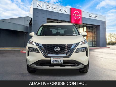 Used 2023 Nissan Rogue SV image 4