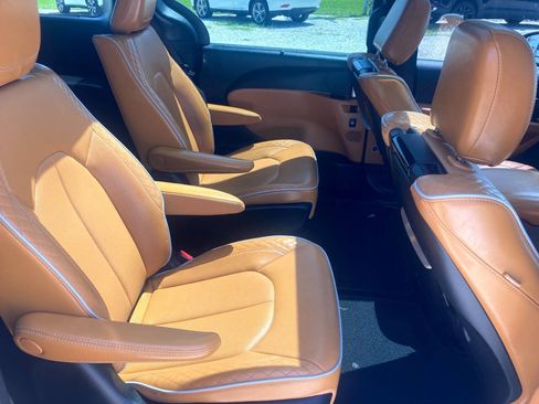 Used 2022 Chrysler Pacifica Pinnacle AWD/4WD image 13