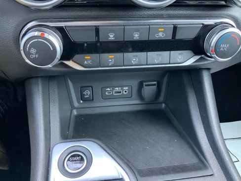 Used 2024 Nissan Sentra SV FWD image 19