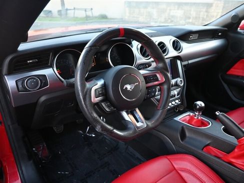 Used 2020 Ford Mustang Coupe RWD image 23
