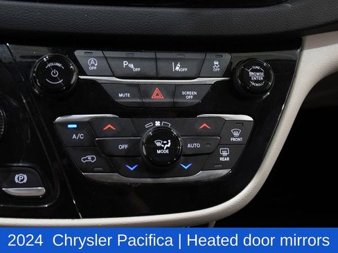 Used 2024 Chrysler Pacifica Touring-L FWD image 21