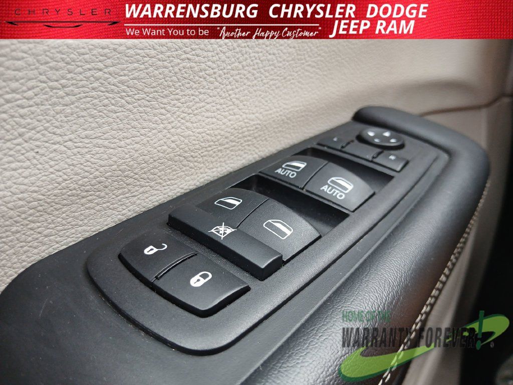 Used 2024 Chrysler Pacifica Limited FWD image 32