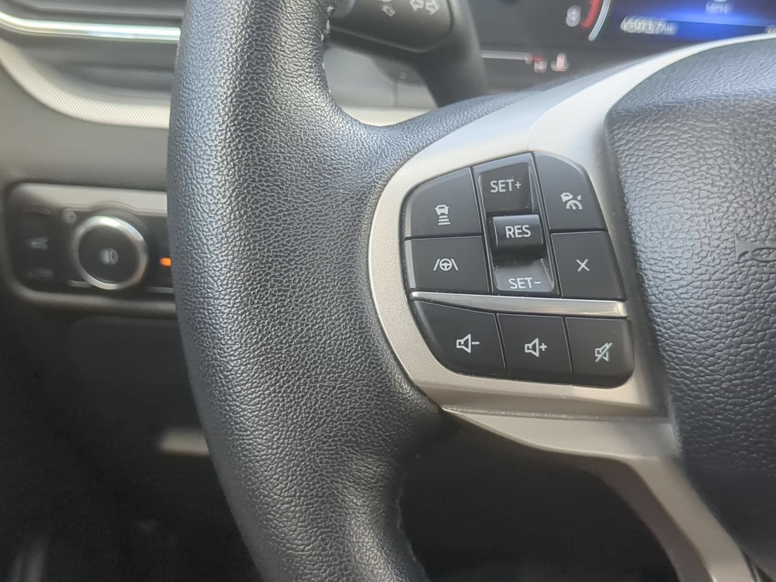 Used 2023 Ford Explorer XLT w/ Equipment Group 202A AWD/4WD image 17