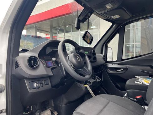 Used 2023 Mercedes-Benz Sprinter 2500 image 11