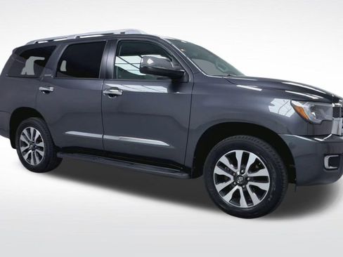 Used 2018 Toyota Sequoia Limited w/ Safety & Convenience Package AWD/4WD image 2