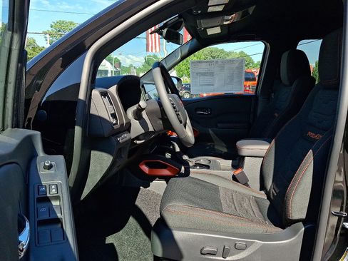 New 2025 Nissan Frontier PRO-4X w/ Interior Protection Package image 9