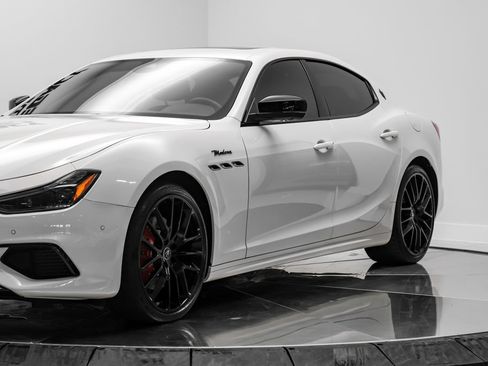 Used 2023 Maserati Ghibli Modena RWD image 3