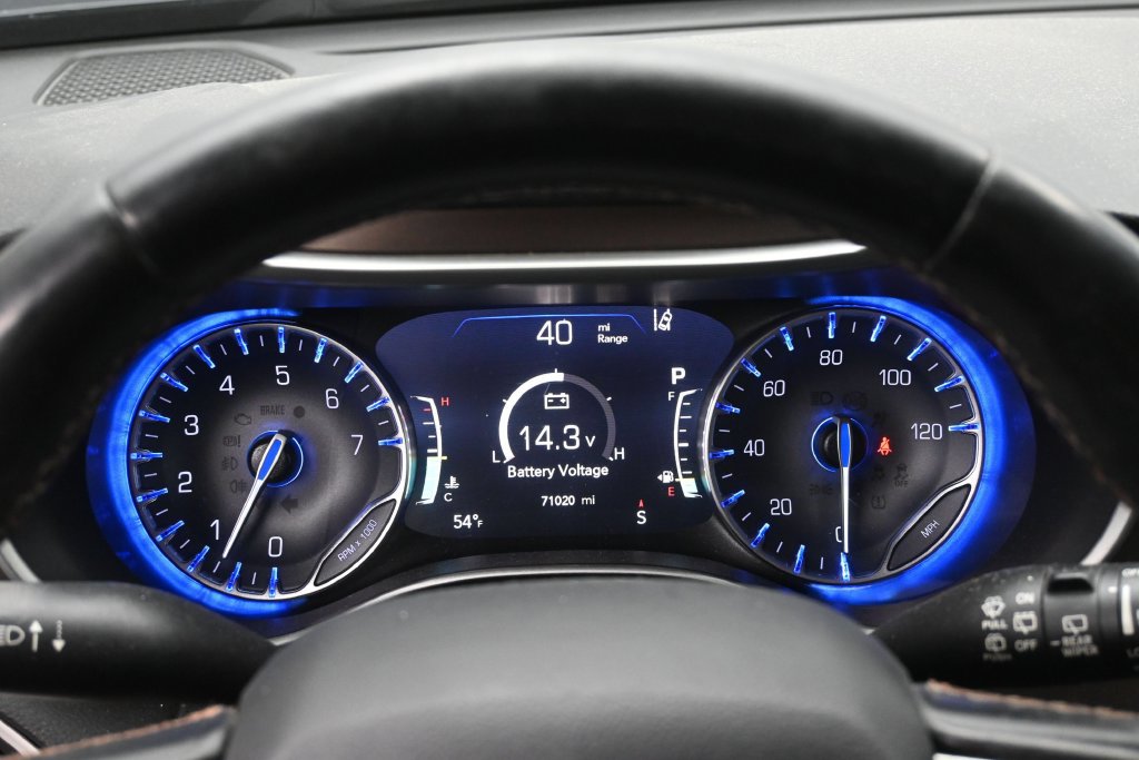 Used 2019 Chrysler Pacifica Touring-L w/ Advanced Safetytec Group FWD image 12