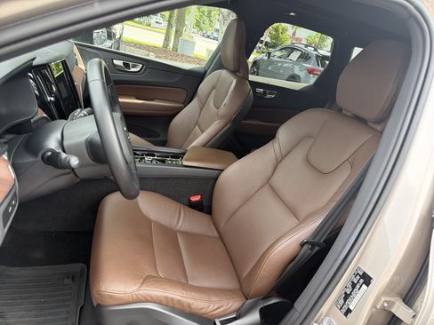 Certified 2024 Volvo XC60 T8 Plus w/ Protection Package Premier AWD/4WD image 16
